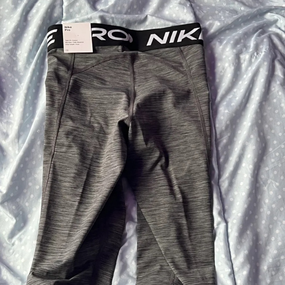 Nike Pro Dri-Fit NWT Grey Leggings - Picture 2 of 4